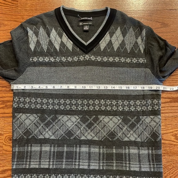 INC men’s V neck MERINO WOOL blend grey multi plaid pattern sweater size Med - Picture 7 of 9